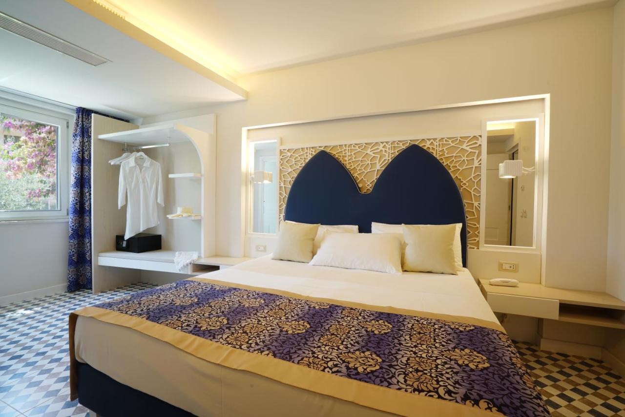 Suite Hotel L'Oasi Di Riaci (Adults Only) Санта-Доменика Экстерьер фото