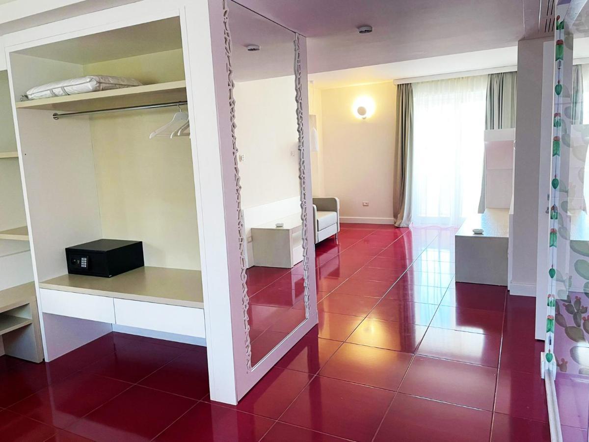 Suite Hotel L'Oasi Di Riaci (Adults Only) Санта-Доменика Экстерьер фото