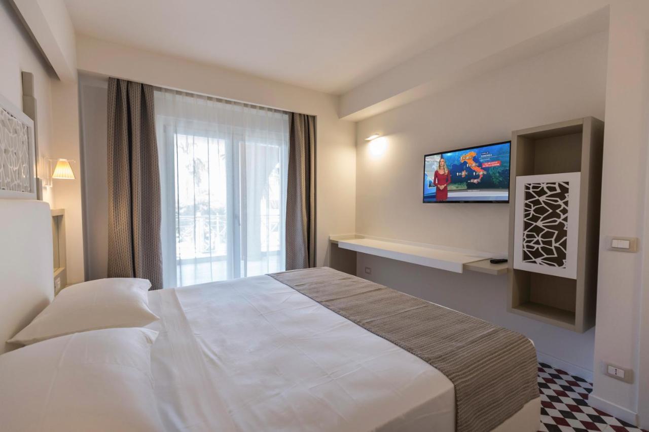 Suite Hotel L'Oasi Di Riaci (Adults Only) Санта-Доменика Экстерьер фото